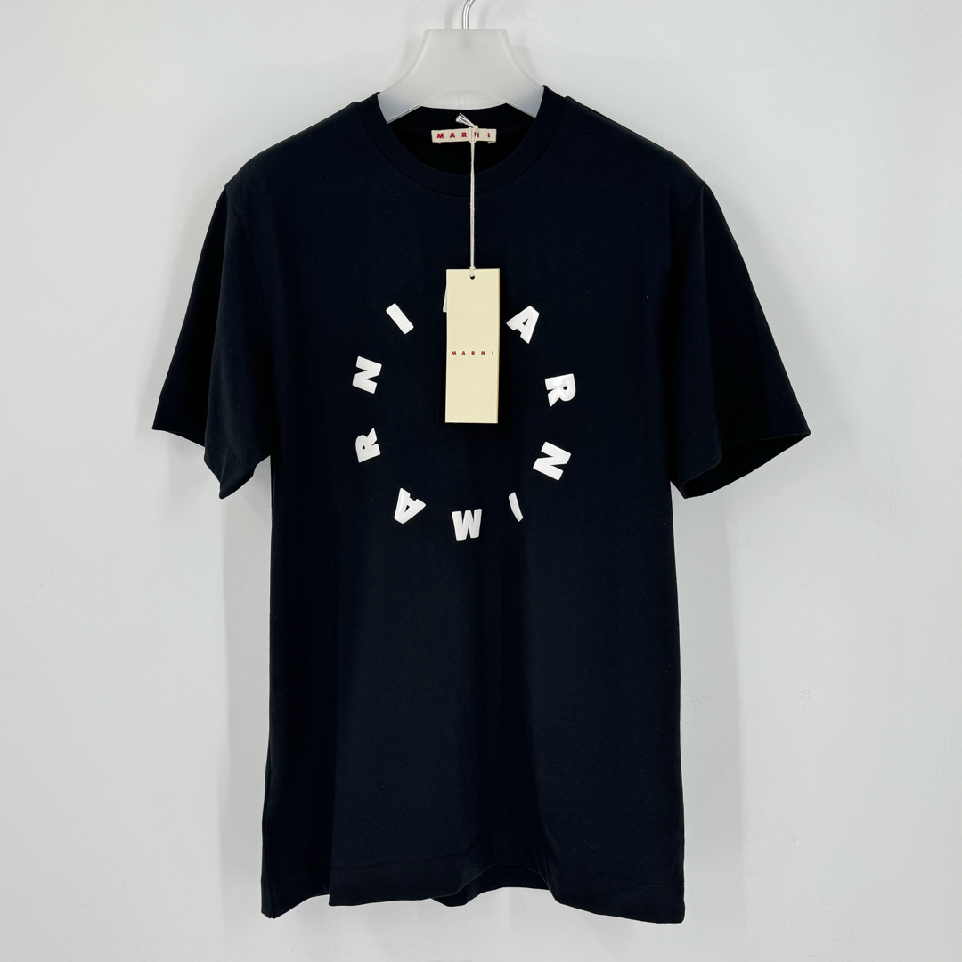 Marni(マルニ)の新品　MARNI マルニ　ロゴTシャツ　ブラック　半袖　ブランド　プレゼント人気 レディースのトップス(Tシャツ(半袖/袖なし))の商品写真