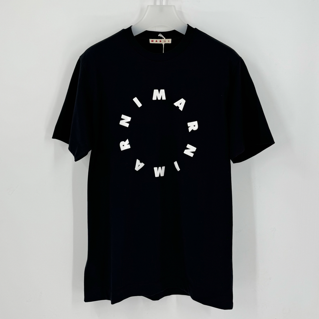 Marni(マルニ)の新品　MARNI マルニ　ロゴTシャツ　ブラック　半袖　ブランド　プレゼント人気 レディースのトップス(Tシャツ(半袖/袖なし))の商品写真