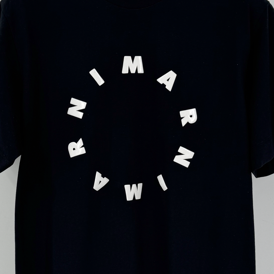 Marni(マルニ)の新品　MARNI マルニ　ロゴTシャツ　ブラック　半袖　ブランド　プレゼント人気 レディースのトップス(Tシャツ(半袖/袖なし))の商品写真
