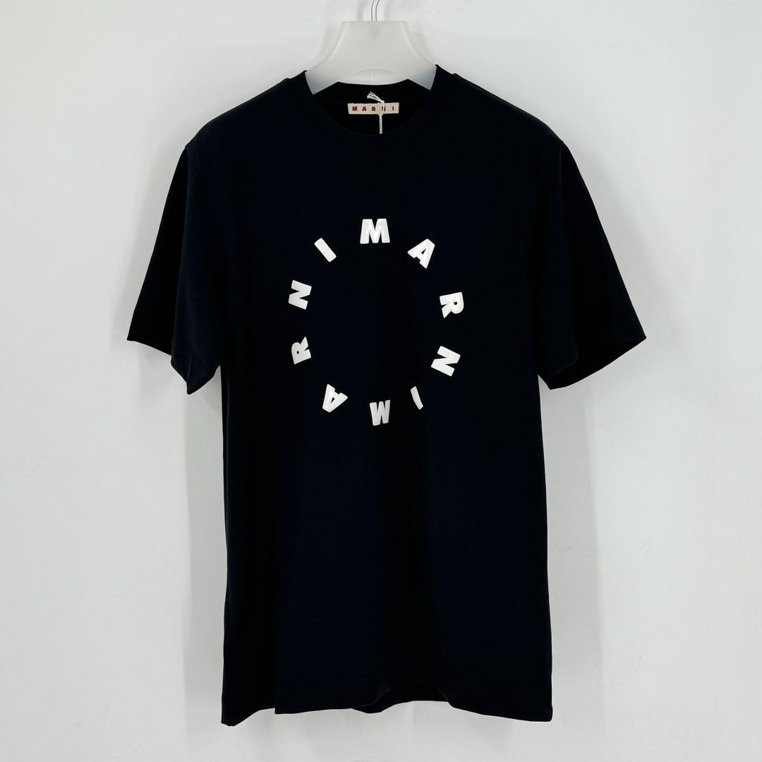 Marni(マルニ)の新品　MARNI マルニ　ロゴTシャツ　ブラック　半袖　ブランド　プレゼント人気 レディースのトップス(Tシャツ(半袖/袖なし))の商品写真