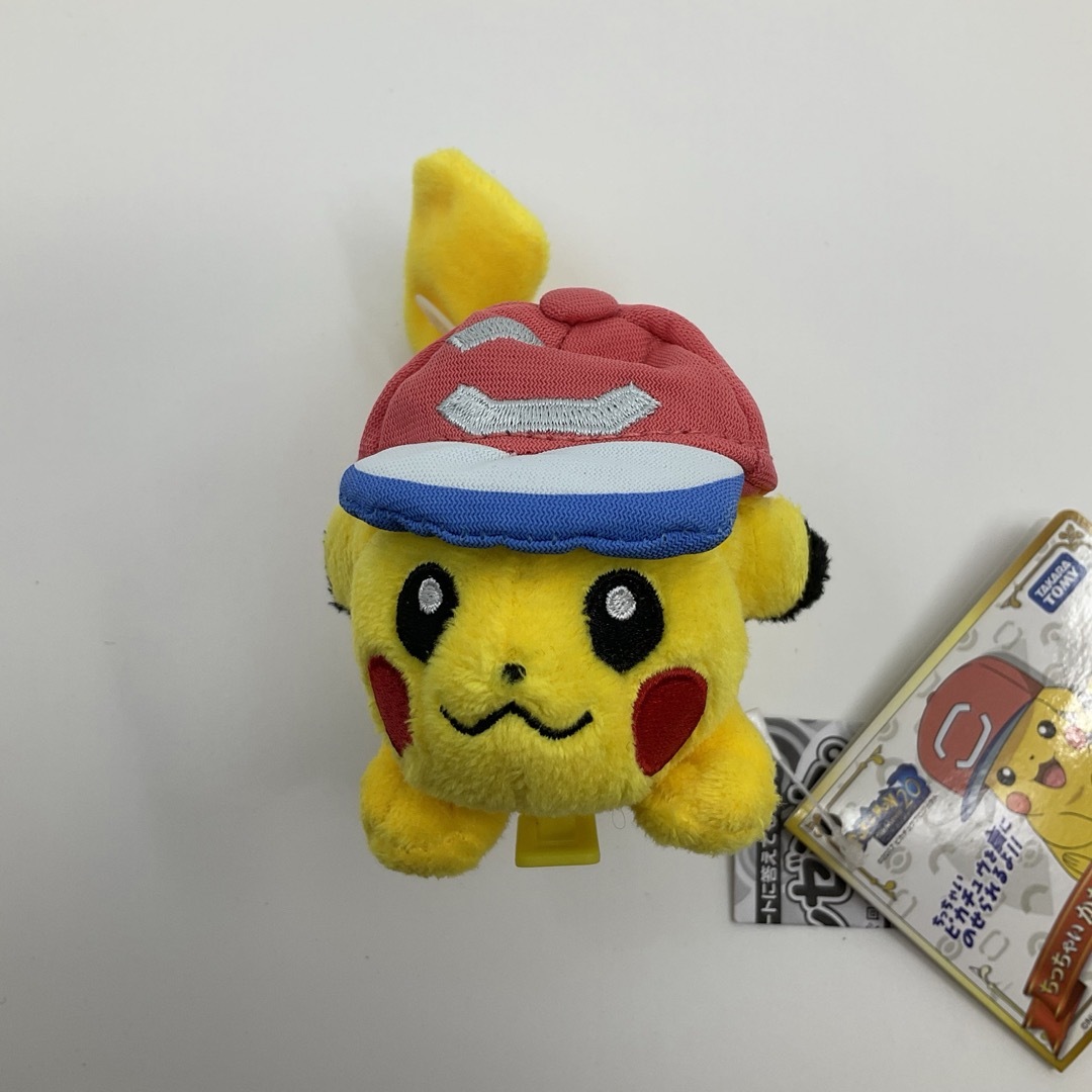 ポケモン(ポケモン)の新品　ちっちゃいかたのりサトシのピカチュウ アローラキャップ　タグ付き エンタメ/ホビーのおもちゃ/ぬいぐるみ(ぬいぐるみ)の商品写真