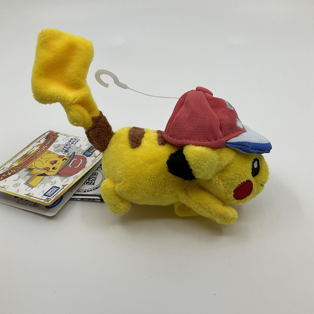 ポケモン(ポケモン)の新品　ちっちゃいかたのりサトシのピカチュウ アローラキャップ　タグ付き エンタメ/ホビーのおもちゃ/ぬいぐるみ(ぬいぐるみ)の商品写真