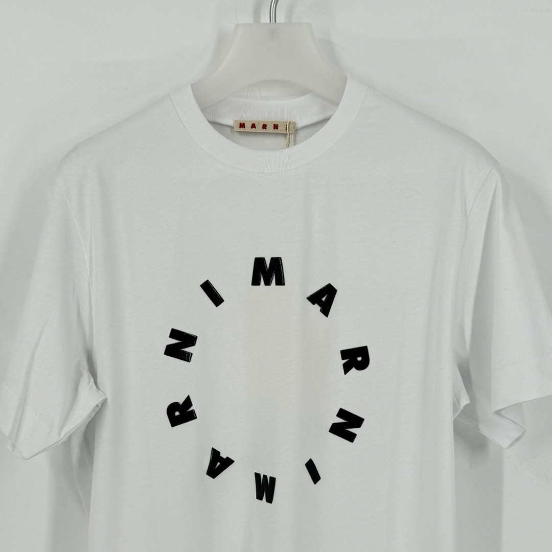 Marni(マルニ)の新品　MARNI マルニ　ティーシャツ　レディース　ブランド　ホワイト　ロゴT レディースのトップス(Tシャツ(半袖/袖なし))の商品写真