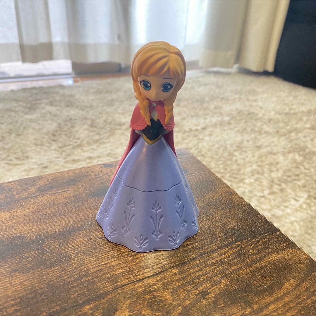 アナと雪の女王 ガチャガチャ カプセルトイ アナ エンタメ/ホビーのおもちゃ/ぬいぐるみ(キャラクターグッズ)の商品写真