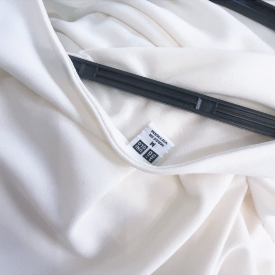 UNIQLO(ユニクロ)のノースリーブ　白 レディースのトップス(カットソー(半袖/袖なし))の商品写真