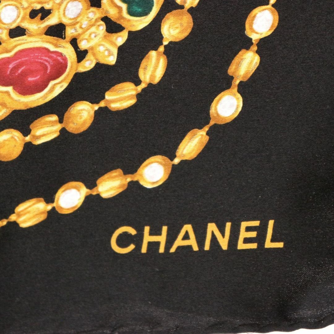CHANEL(シャネル)のシャネル カレ 90 スカーフ 大判 宝石 ジュエリー ジュエル シルク レディースのファッション小物(バンダナ/スカーフ)の商品写真