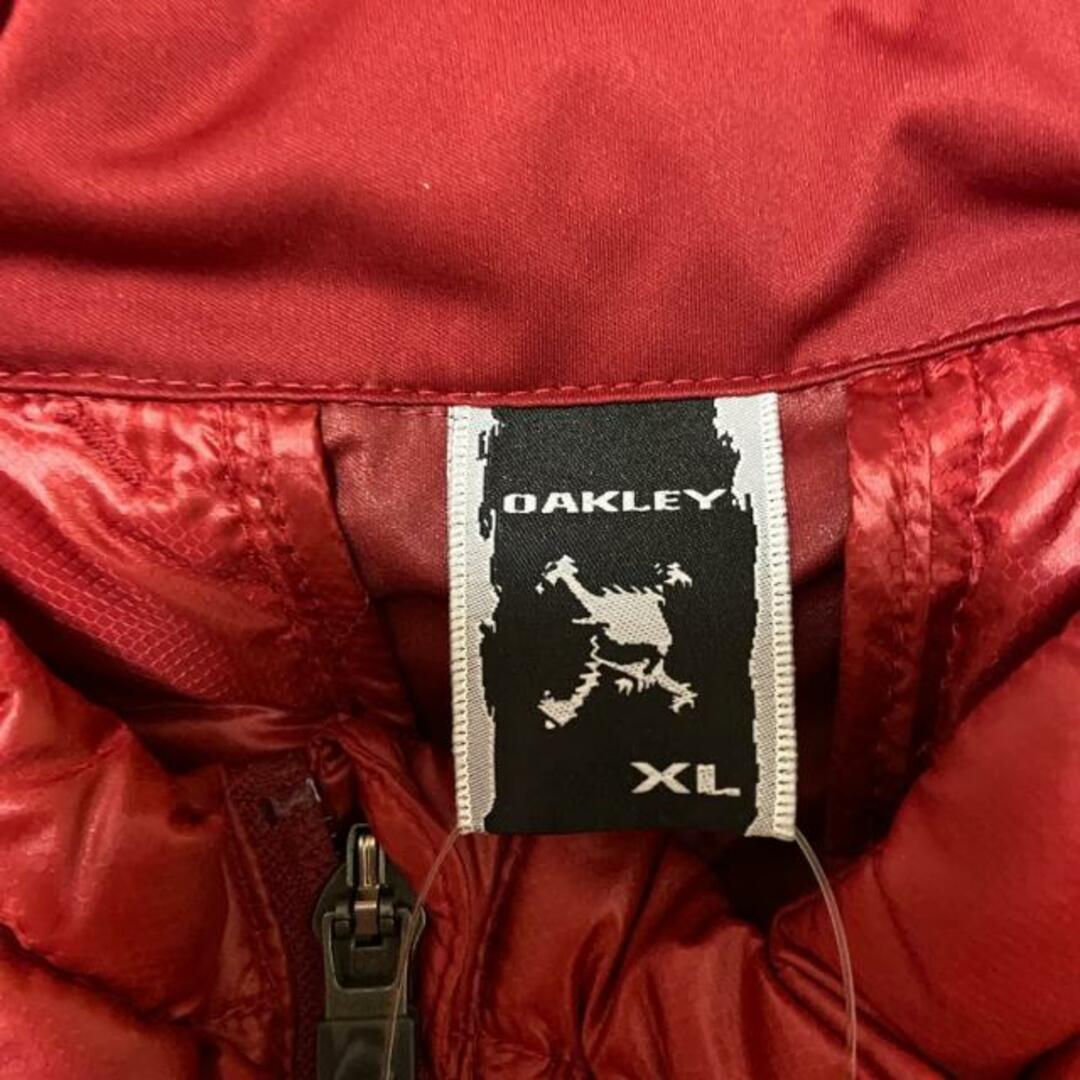 Oakley(オークリー)のOAKLEY(オークリー) ダウンベスト サイズXL - レッド ジップアップ/秋/冬 レディースのジャケット/アウター(ダウンベスト)の商品写真