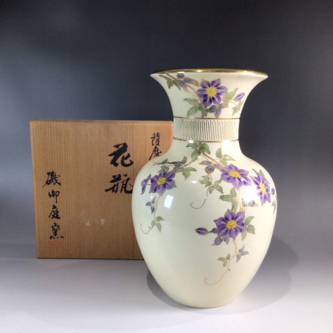 リ１１９　花瓶　『薩摩焼』『磯御庭窯造』『金彩花絵』『花入』　共箱　花器 エンタメ/ホビーの美術品/アンティーク(陶芸)の商品写真