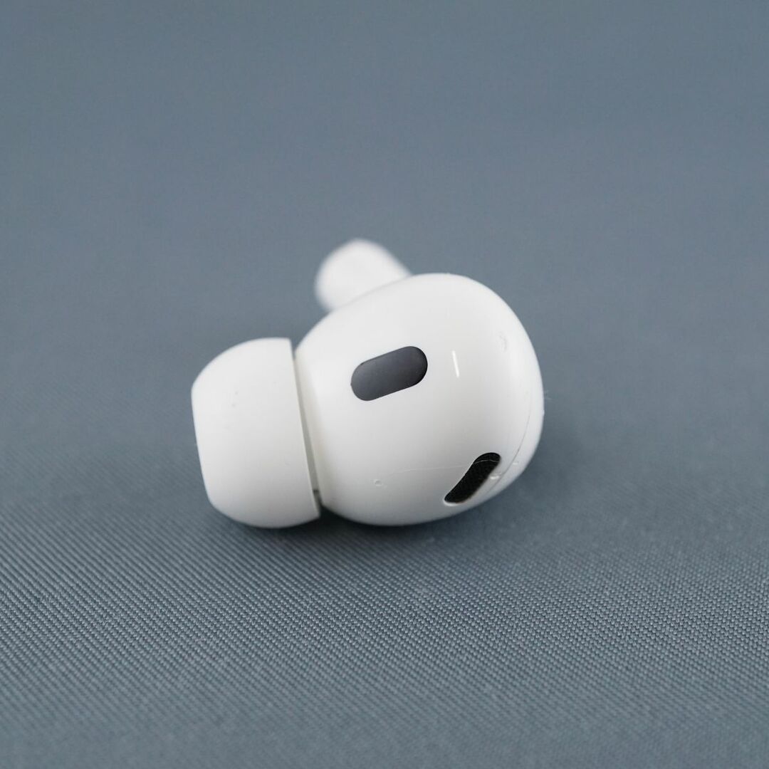 Apple(アップル)のApple AirPods Pro 第二世代 左イヤホンのみ USED美品 エアーポッズ プロ L 片耳 左耳 A2699 MQD83J/A Lightning 完動品 V0023 スマホ/家電/カメラのオーディオ機器(ヘッドフォン/イヤフォン)の商品写真