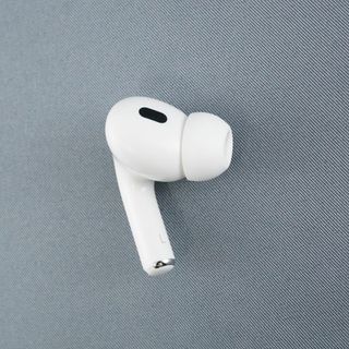 アップル(Apple)のApple AirPods Pro 第二世代 左イヤホンのみ USED美品 エアーポッズ プロ L 片耳 左耳 A2699 MQD83J/A Lightning 完動品 V0023(ヘッドフォン/イヤフォン)