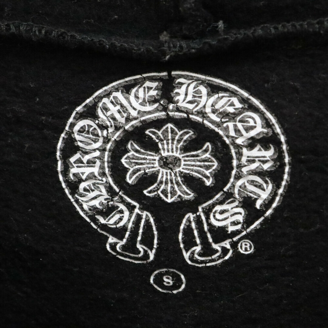 Chrome Hearts(クロムハーツ)のCHROME HEARTS クロムハーツ RED DAGGER ZIPUP HOODIE スリーブロゴダガージップアップフーディーパーカー ブラック/レッド メンズのトップス(パーカー)の商品写真