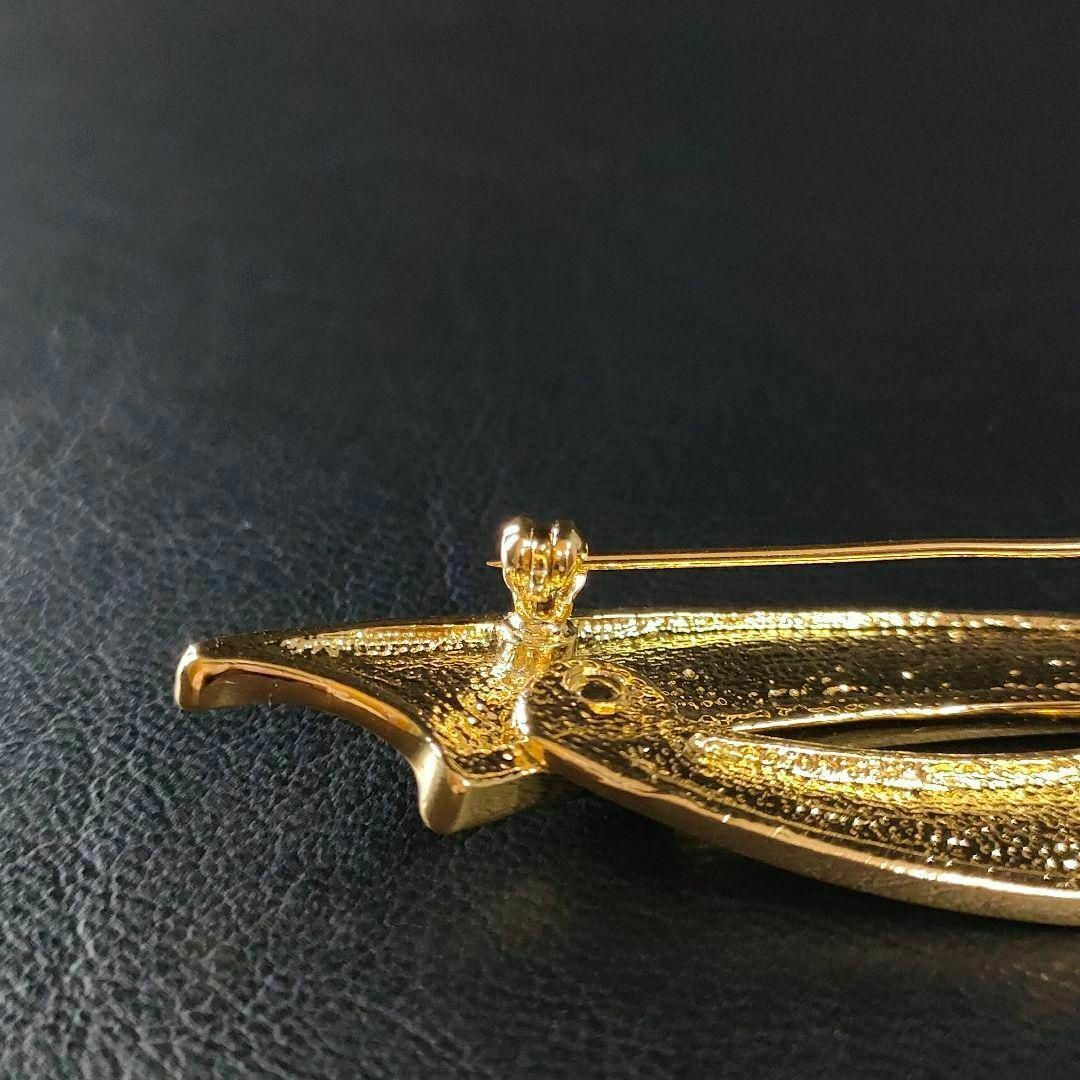 Yves Saint Laurent(イヴサンローラン)の【美品】イヴサンローラン　ブローチ　ゴールド　YSLロゴ　リボン　流線形 レディースのアクセサリー(ブローチ/コサージュ)の商品写真