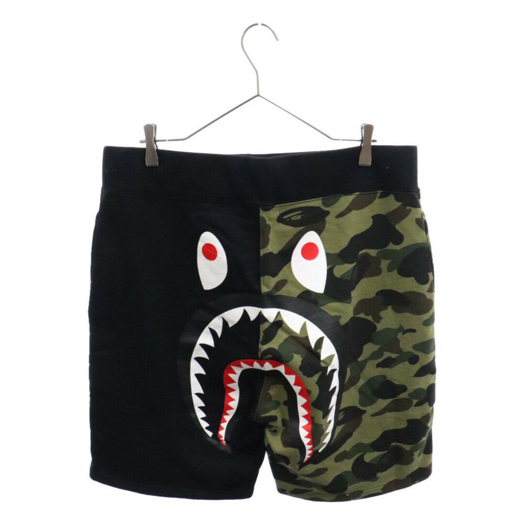 A BATHING APE(アベイシングエイプ)のA BATHING APE アベイシングエイプ 1ST CAMO BACK SHARK SWEAT SHORTS カモ柄 バックロゴプリント シャーク ハーフパンツ ブラック/カーキ 001SPI201004M メンズのパンツ(その他)の商品写真