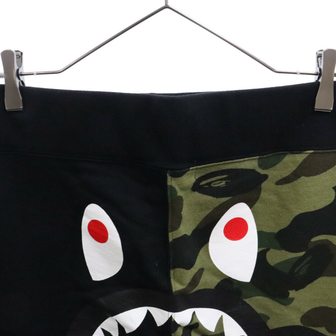 A BATHING APE(アベイシングエイプ)のA BATHING APE アベイシングエイプ 1ST CAMO BACK SHARK SWEAT SHORTS カモ柄 バックロゴプリント シャーク ハーフパンツ ブラック/カーキ 001SPI201004M メンズのパンツ(その他)の商品写真