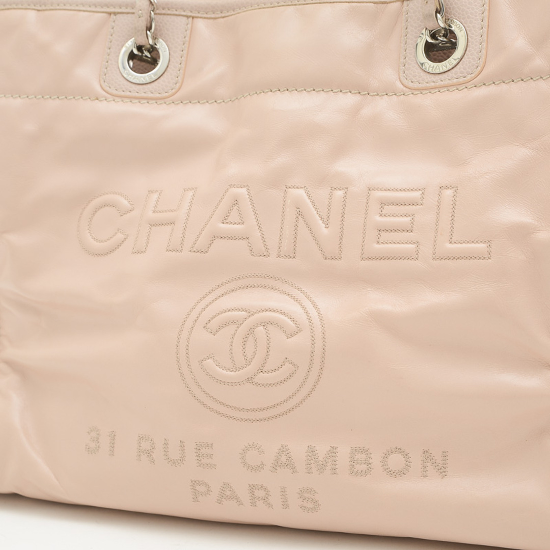 CHANEL(シャネル)のシャネル ドーヴィル チェーントートバッグ レザー ピンクベージュ A93257 レディースのバッグ(トートバッグ)の商品写真