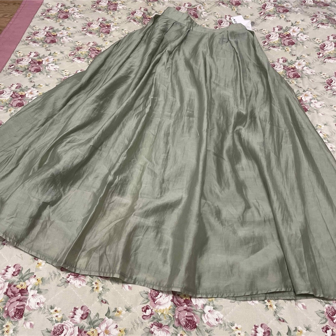 新品　アンドットノスタルジア　ロングスカート　ライトモスグリーン　M レディースのスカート(ロングスカート)の商品写真