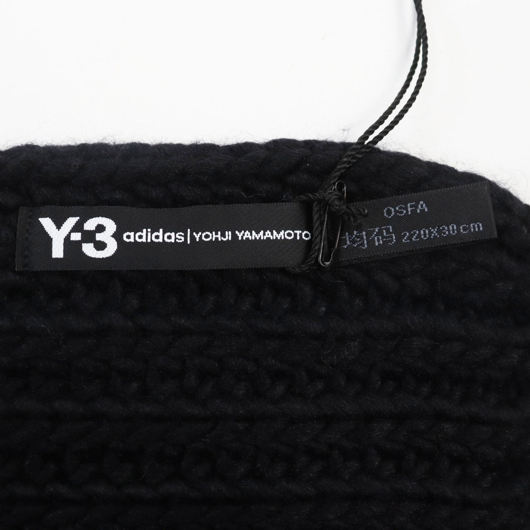 Y-3(ワイスリー)の未使用品○Y-3 ワイスリー YOHJIグラフィック入り スリーストライプス ボリュームニット マフラー ブラック 220×30 正規品 メンズおすすめ メンズのファッション小物(マフラー)の商品写真