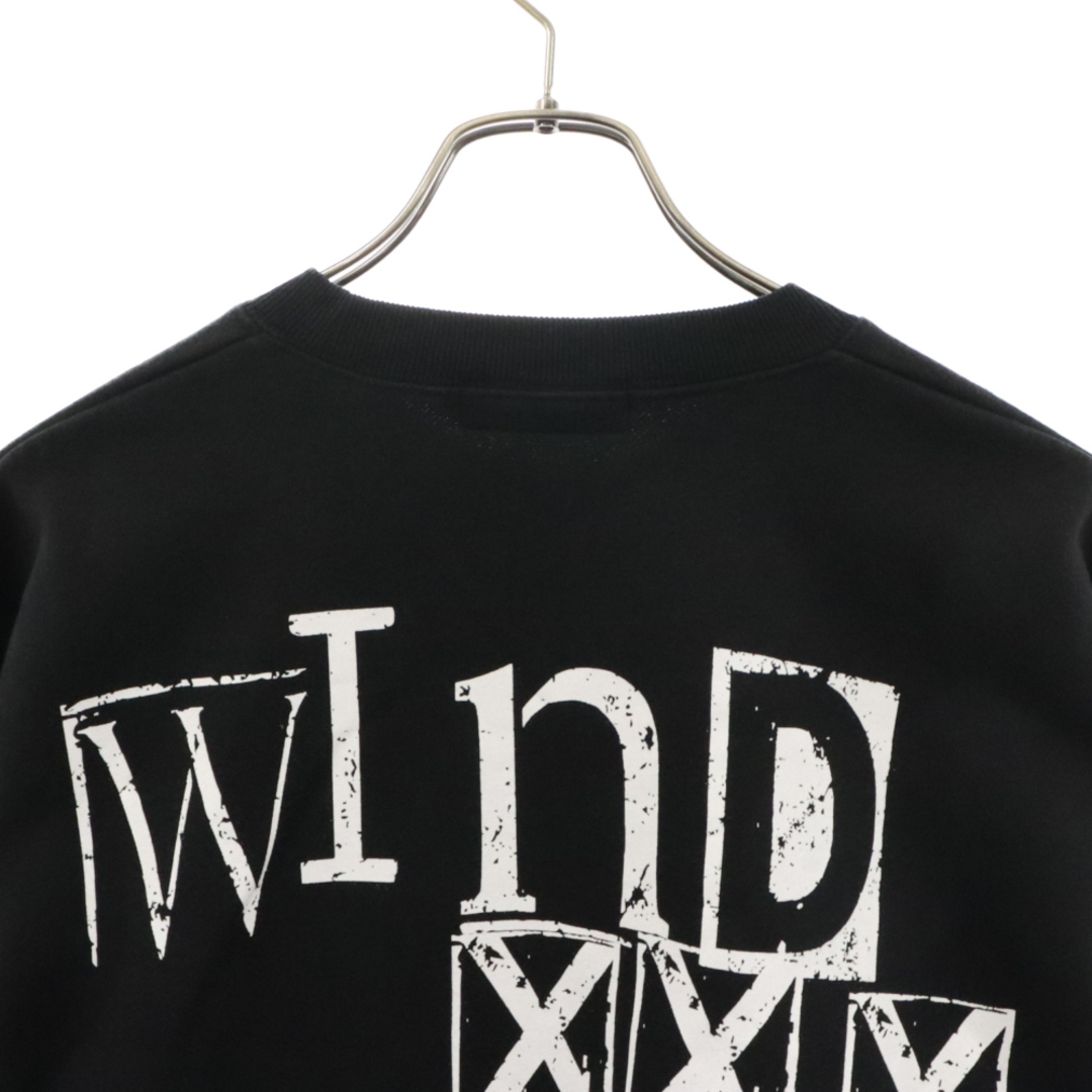 GOD SELECTION XXX(ゴッドセレクショントリプルエックス)のGOD SELECTION XXX ゴッドセレクショントリプルエックス ×WIND AND SEA ウィンダンシー ロゴプリント クルーネック スウェット トレーナー ブラック メンズのトップス(スウェット)の商品写真