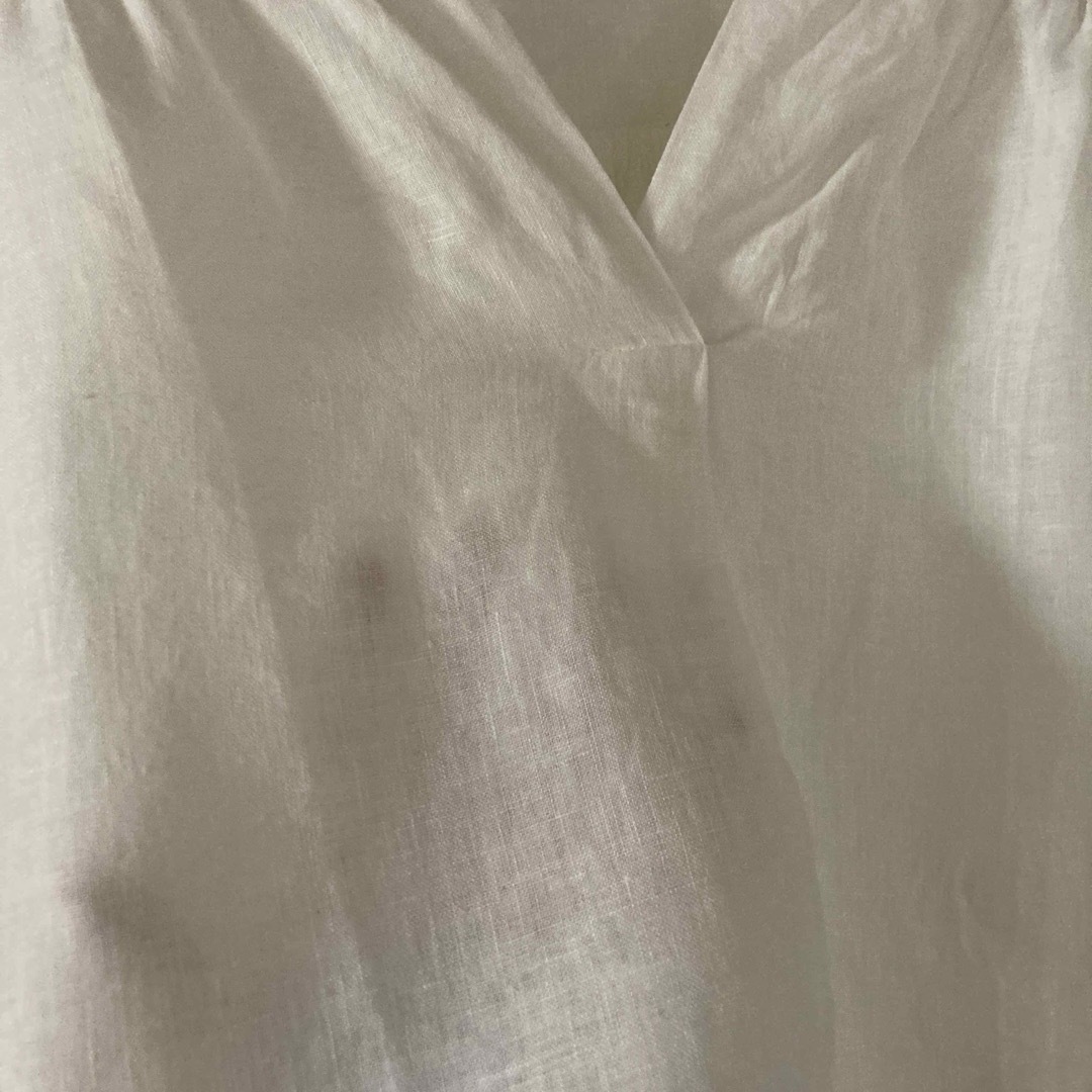 白シャツブラウス麻100% VネックフレンチスリーブMサイズ レディースのトップス(シャツ/ブラウス(半袖/袖なし))の商品写真