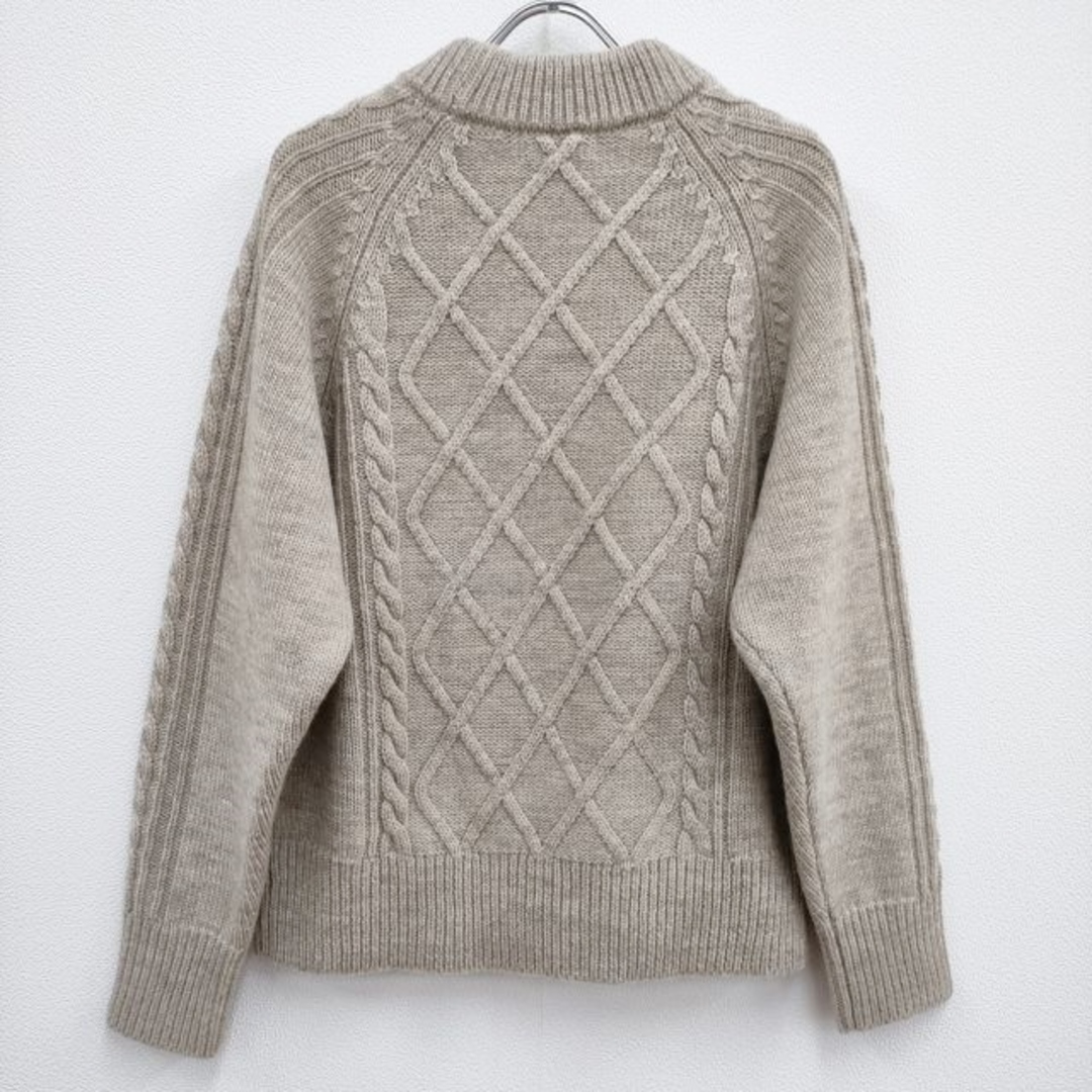 MARGARET HOWELL(マーガレットハウエル)のMARGARET HOWELL NATURAL WOOL モックネックケーブルニット 定価46200円 579-3260008 23AW ベージュ マーガレットハウエル【中古】4-0503T♪ メンズのトップス(ニット/セーター)の商品写真