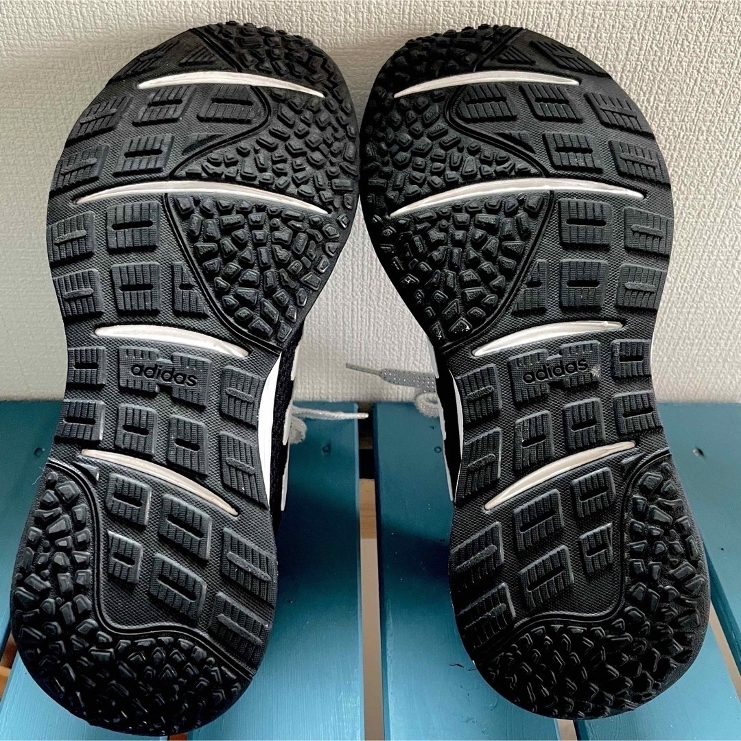adidas(アディダス)のadidas レディース スニーカー 23.5cm PWJ001004 ブラック レディースの靴/シューズ(スニーカー)の商品写真