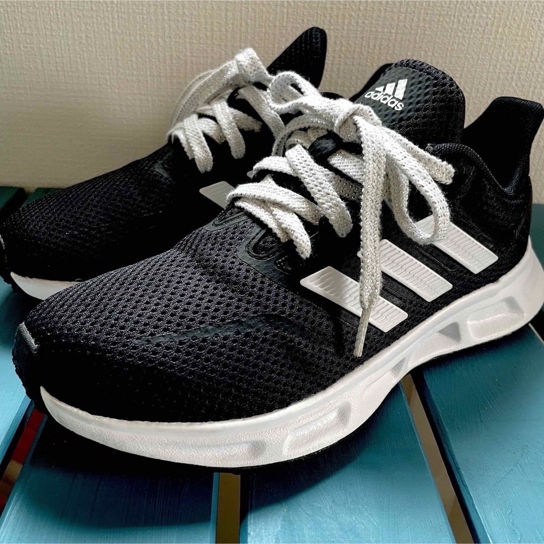 adidas(アディダス)のadidas レディース スニーカー 23.5cm PWJ001004 ブラック レディースの靴/シューズ(スニーカー)の商品写真