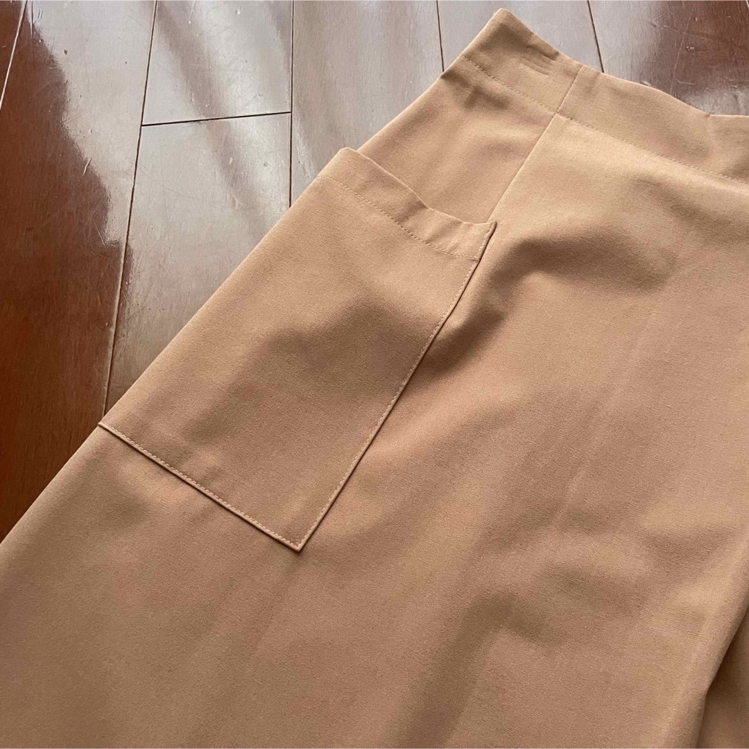 GU(ジーユー)のGU ピンクベージュ　ロングスカート  Mサイズ レディースのスカート(ロングスカート)の商品写真