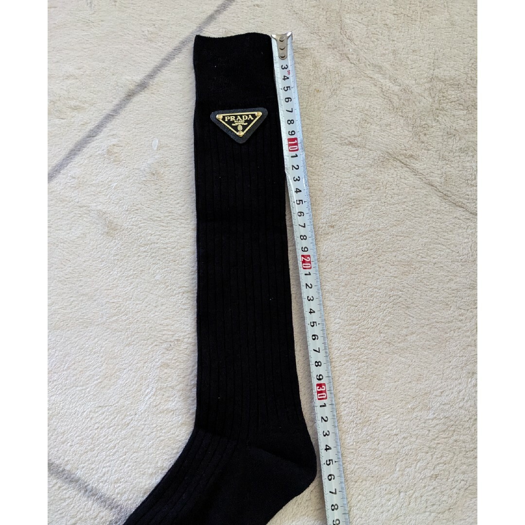 プラダ　ブラック　靴下　ソックス レディースのファッション小物(その他)の商品写真