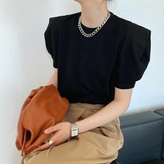 《新品》 パフスリーブ 半袖カットソー Tシャツ 黒 きれいめ 上品 ぽわん袖(カットソー(半袖/袖なし))