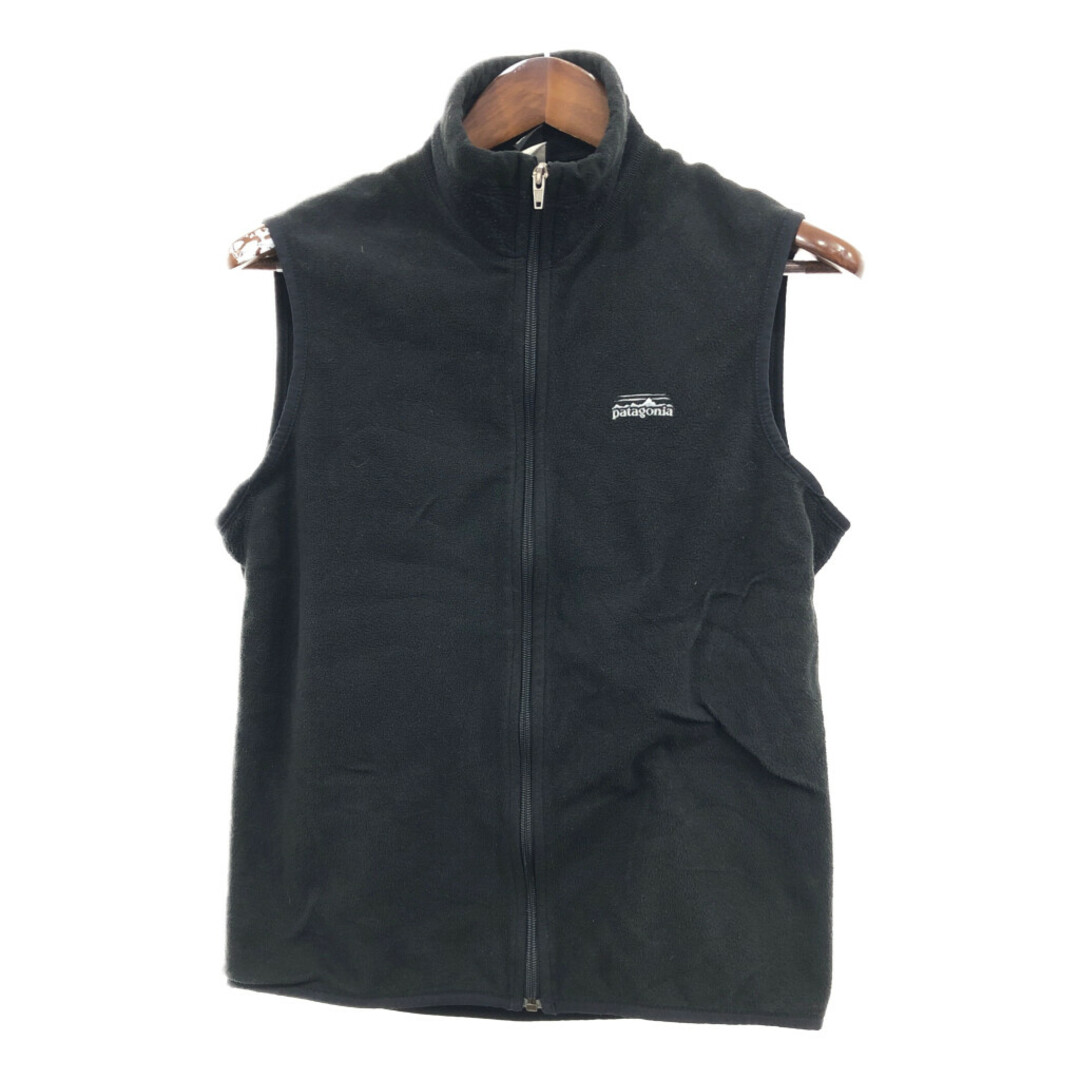 patagonia(パタゴニア)の00年代 USA製 patagonia パタゴニア フリース ベスト アウトドア ワンポイント ブラック (メンズ S) 中古 古着 Q6711 メンズのジャケット/アウター(その他)の商品写真