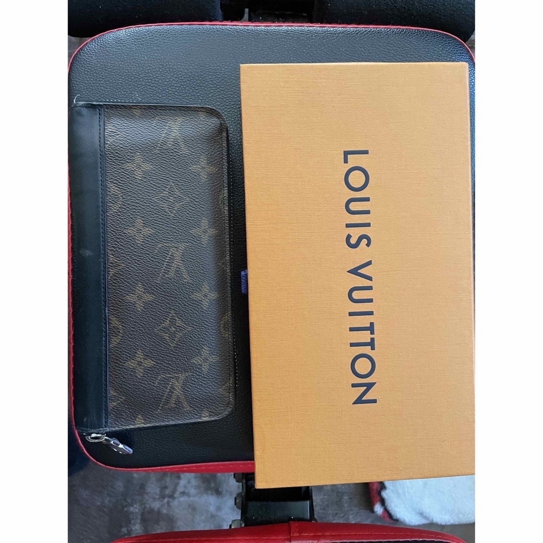 LOUIS VUITTON(ルイヴィトン)のLOUIS VUITTON 財布　限定品　大特価今だけ レディースのファッション小物(財布)の商品写真