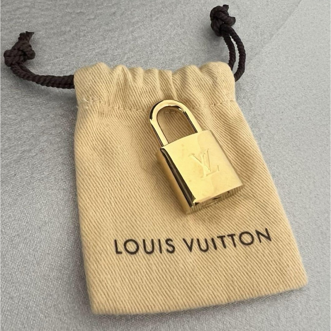 LOUIS VUITTON(ルイヴィトン)のLOUIS VUITTON アンプラントモンテーニュ BB ブラック　2WAY レディースのバッグ(ハンドバッグ)の商品写真