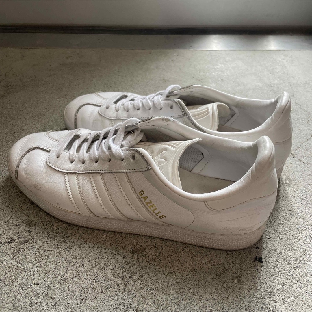 adidas(アディダス)のスニーカー　adidas gazelle ガゼル　白　レザー レディースの靴/シューズ(スニーカー)の商品写真