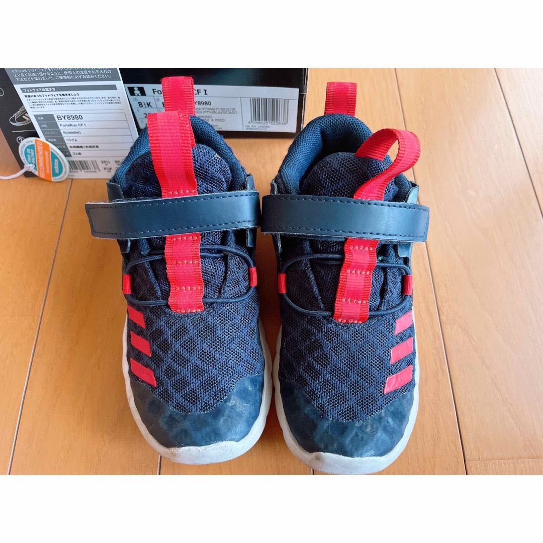 adidas(アディダス)のアディダス　15センチ　マジックテープ式 キッズ/ベビー/マタニティのキッズ靴/シューズ(15cm~)(スニーカー)の商品写真