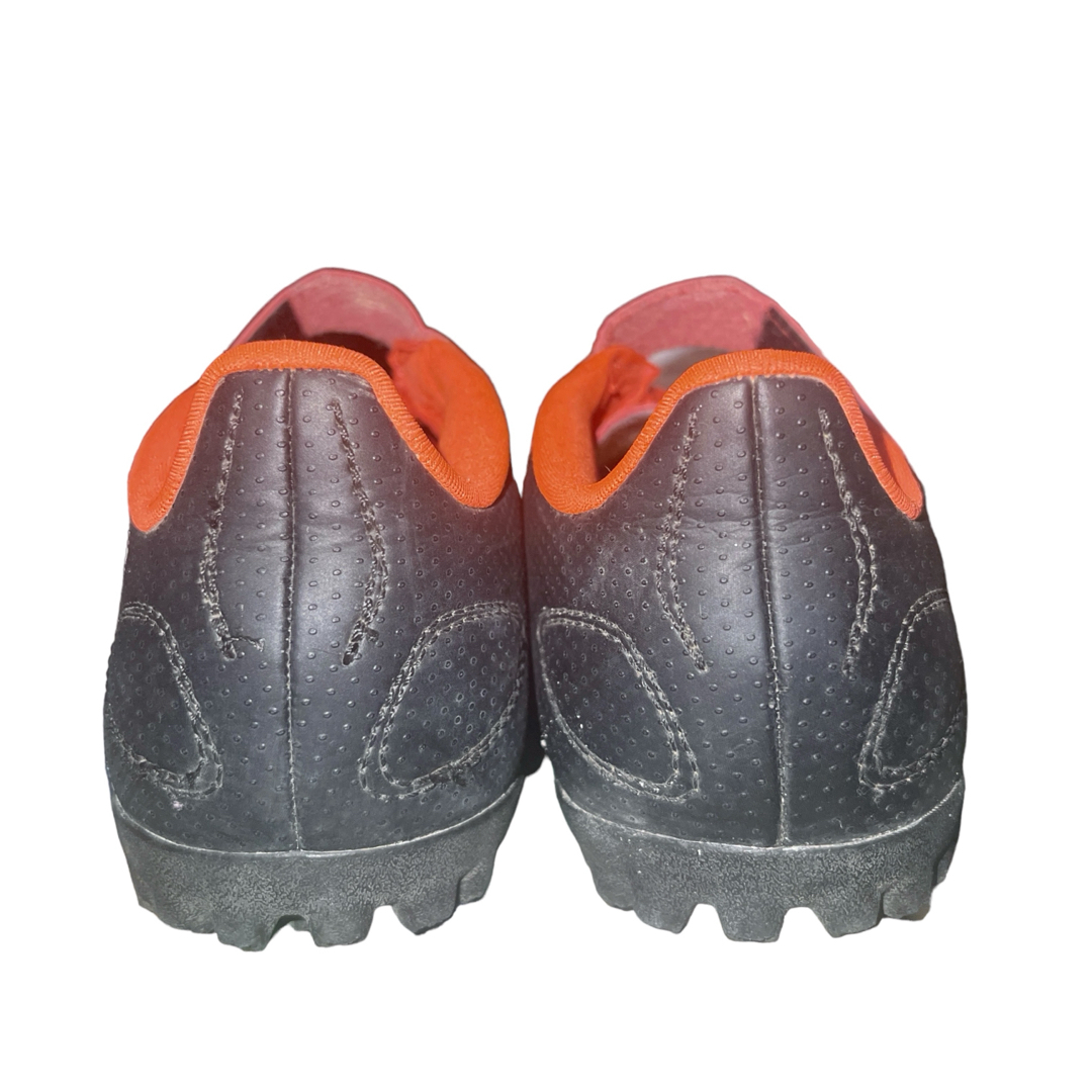 adidas(アディダス)の美品✨ アディダス キッズ 19cm プレデター フットサル　サッカー　シューズ スポーツ/アウトドアのサッカー/フットサル(シューズ)の商品写真