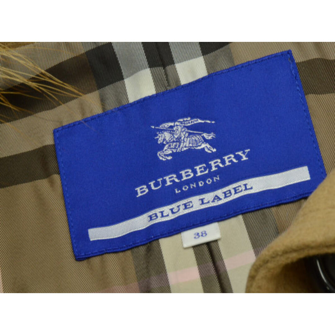 BURBERRY(バーバリー)のバーバリーブルーレーベル BURBERRY BLUE LABEL 毛皮（タヌキ）ファー コート 裏地チェック 38サイズ ベージュ レディース F-L6117 レディースのジャケット/アウター(ロングコート)の商品写真