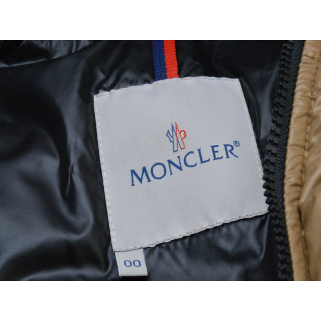 MONCLER(モンクレール)のモンクレール MONCLER ダウンジャケット K2 スペシャル ワッペン ロゴ フード 00サイズ ベージュ レディース F-L6696 レディースのジャケット/アウター(ロングコート)の商品写真