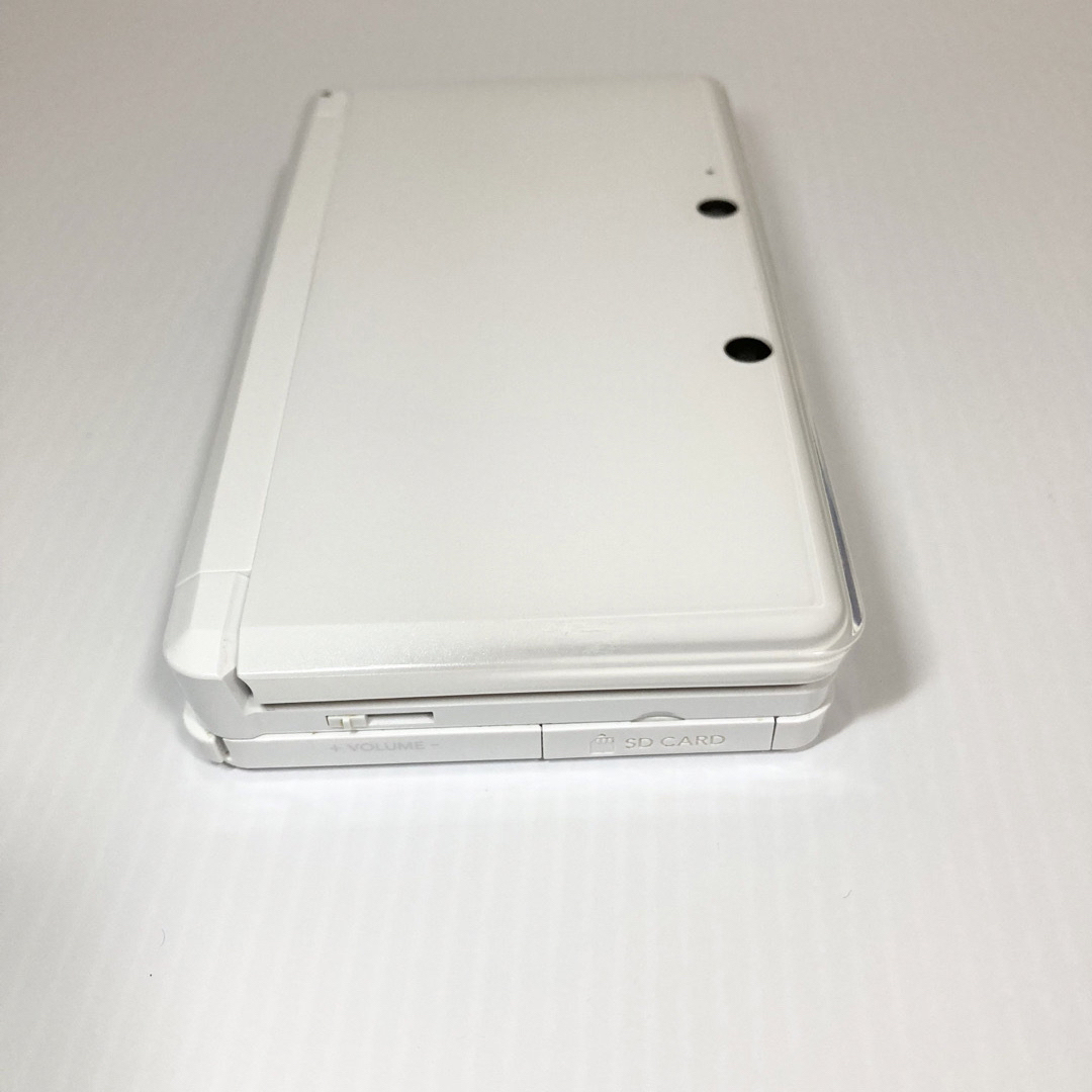 ニンテンドー3DS(ニンテンドー3DS)のニンテンドー　3ds 本体　ホワイト エンタメ/ホビーのゲームソフト/ゲーム機本体(携帯用ゲーム機本体)の商品写真