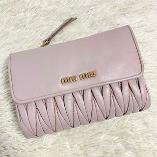 ミュウミュウ(miumiu)の【美品】MIU MIU マテラッセ 折り財布 L字ファスナー ピンクベージュ(財布)