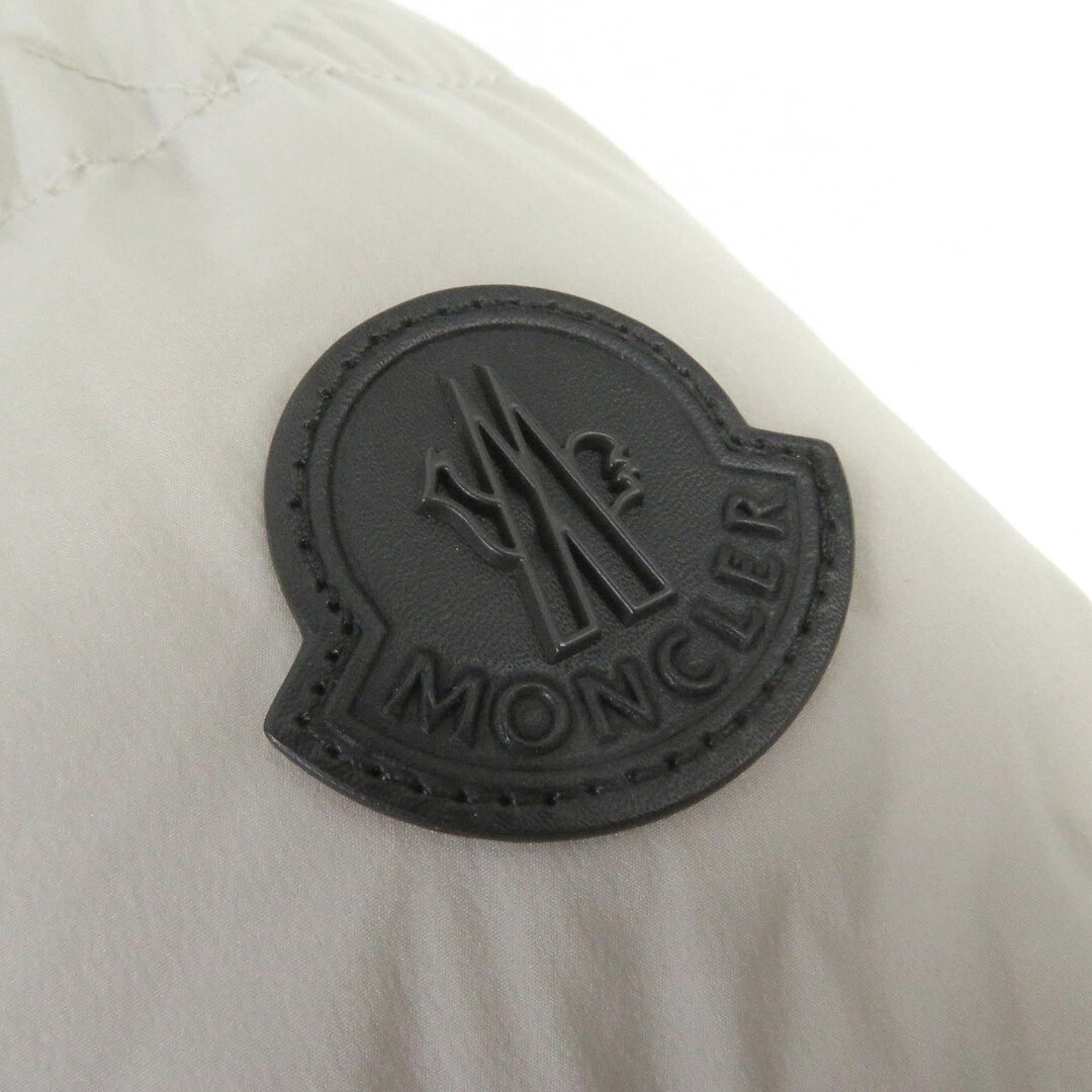 MONCLER(モンクレール)の極美品□MONCLER モンクレール 2020年製 DARTMOOR ロゴワッペン付き フーデッド ロング ダウンコート ライトベージュ 3 ハンガー付き 正規品 メンズ メンズのジャケット/アウター(ダウンジャケット)の商品写真