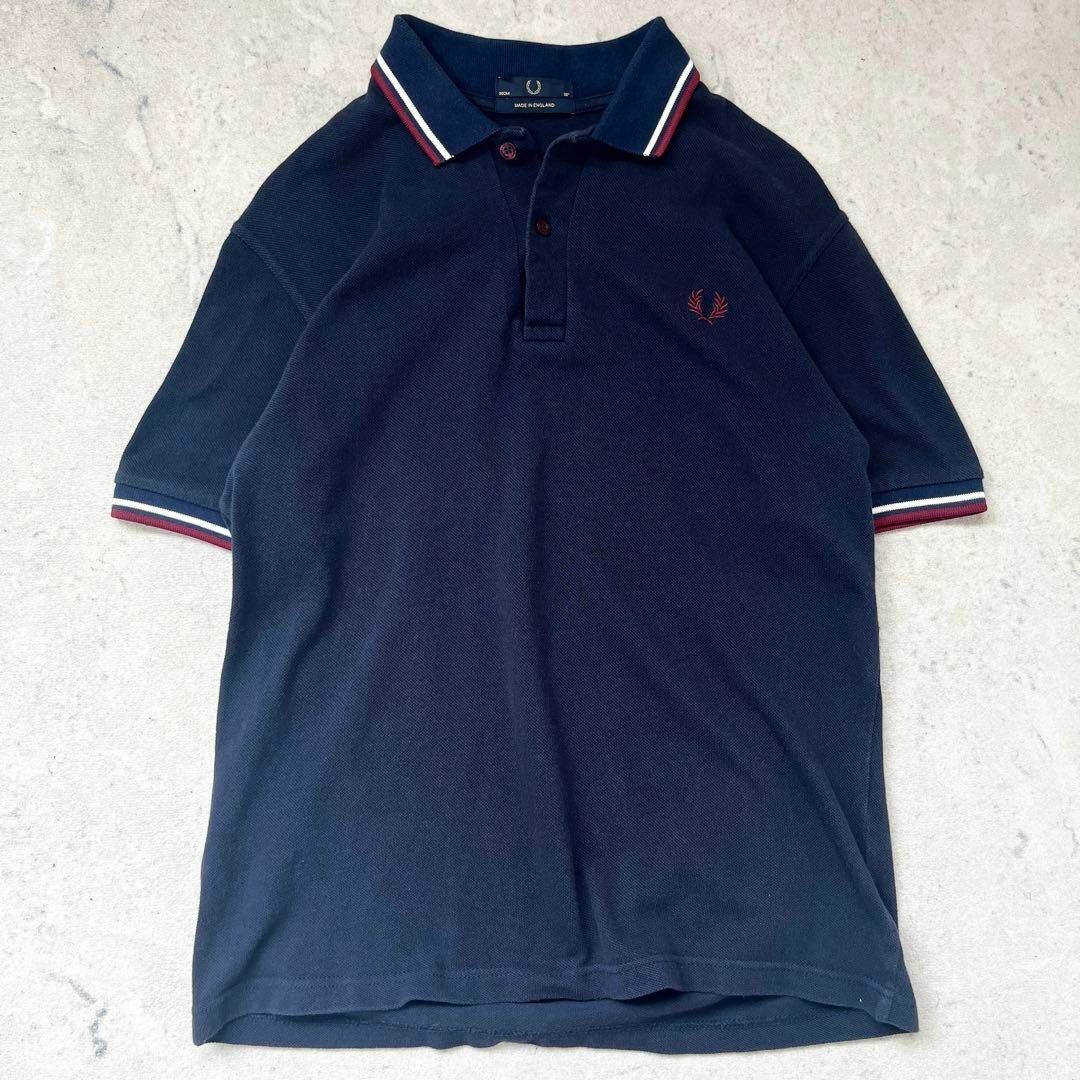 FRED PERRY(フレッドペリー)の【イギリス製】フレッドペリー Lサイズ38刺繍ロゴ ライン ポロシャツ ネイビー メンズのトップス(ポロシャツ)の商品写真