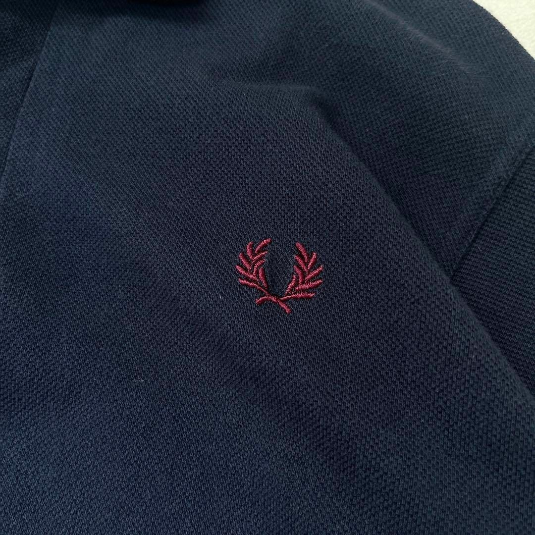 FRED PERRY(フレッドペリー)の【イギリス製】フレッドペリー Lサイズ38刺繍ロゴ ライン ポロシャツ ネイビー メンズのトップス(ポロシャツ)の商品写真