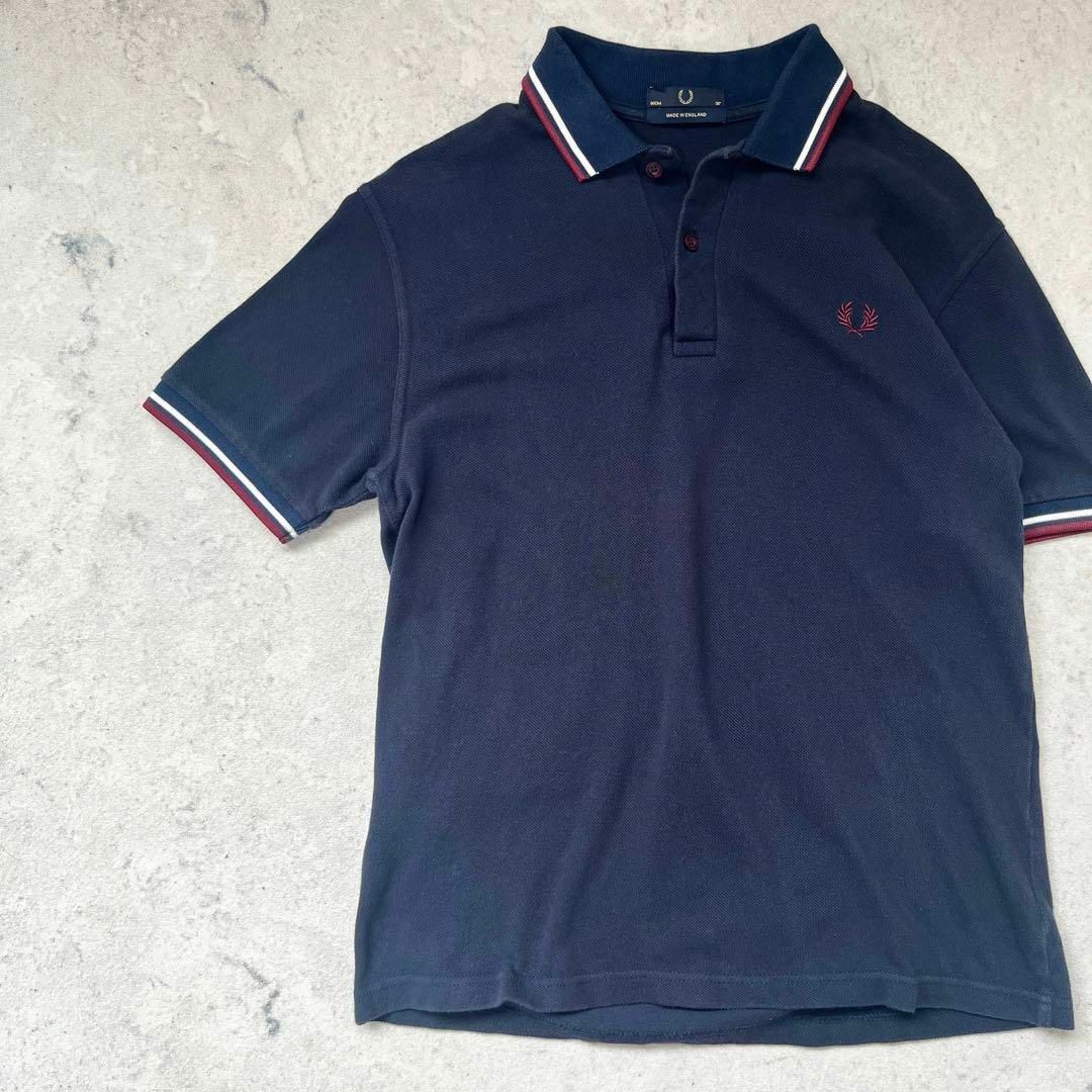 FRED PERRY(フレッドペリー)の【イギリス製】フレッドペリー Lサイズ38刺繍ロゴ ライン ポロシャツ ネイビー メンズのトップス(ポロシャツ)の商品写真