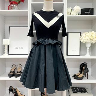 VALENTINO(ワンピース ・ レッド/赤色系)のフリマアイテム一覧 VALENTINO(ワンピース ・ レッド/赤色系)のフリマアイテム一覧