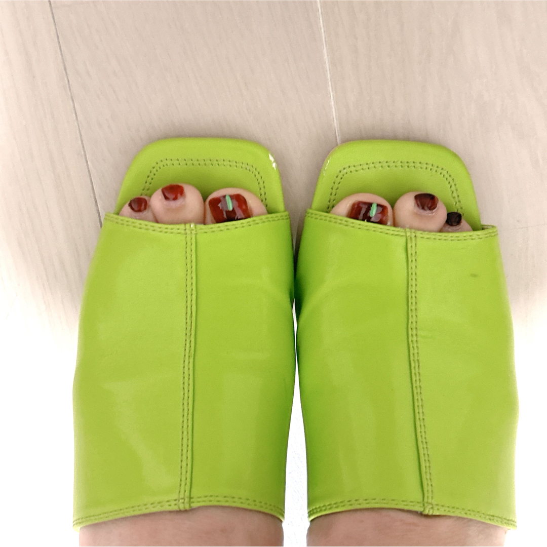 TODAYFUL(トゥデイフル)の【TODAYFUL】エナメル　ライムイエロー　黄緑　サンダル　37  レディースの靴/シューズ(サンダル)の商品写真