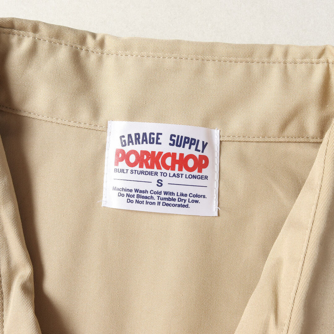 新品同様 PORKCHOP GARAGE SUPPLY ポークチョップガレージサプライ シャツ サイズ:S 23SS ワッペン付き ワーク 半袖シャツ ROUNDED WAPPEN WORK SHIRT ベージュ トップス カジュアルシャツ【メンズ】【中古】 メンズのトップス(シャツ)の商品写真