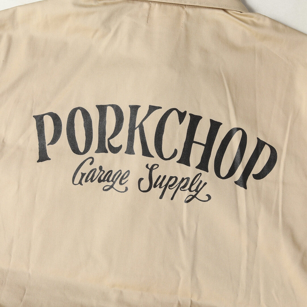 新品同様 PORKCHOP GARAGE SUPPLY ポークチョップガレージサプライ シャツ サイズ:S 23SS ワッペン付き ワーク 半袖シャツ ROUNDED WAPPEN WORK SHIRT ベージュ トップス カジュアルシャツ【メンズ】【中古】 メンズのトップス(シャツ)の商品写真