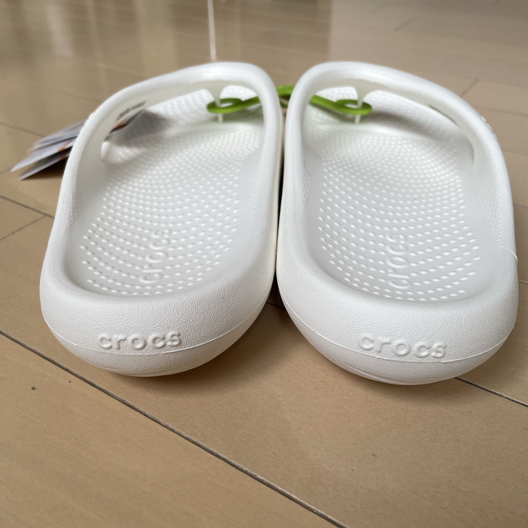 crocs(クロックス)の新品　CROCS メロウ リカバリー フリップ  M6 / W8  レディースの靴/シューズ(サンダル)の商品写真