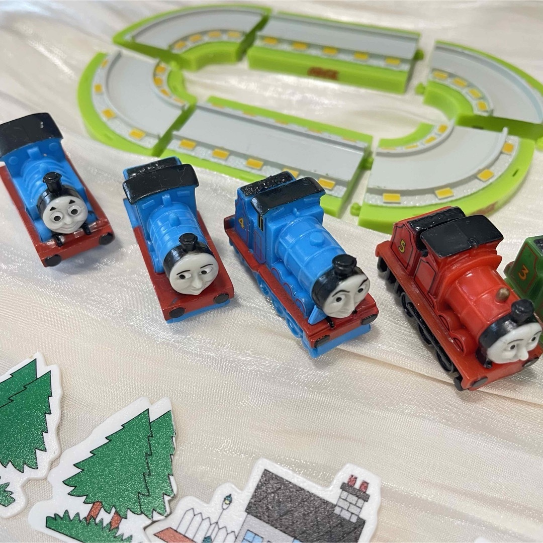 THOMAS(トーマス)のコカ・コーラ　２００５年　６０周年記念　トーマス機関車＆仲間たち　６車両　線路 エンタメ/ホビーのおもちゃ/ぬいぐるみ(キャラクターグッズ)の商品写真