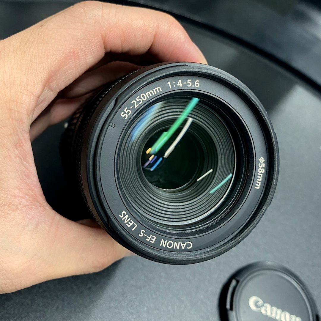 Canon(キヤノン)の良品 Canon EF-S 55-250mm IS F4-5.6 レンズ スマホ/家電/カメラのカメラ(レンズ(ズーム))の商品写真